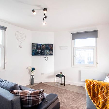 The Heart Of Huddersfield Hideaway Apartment Exterior photo